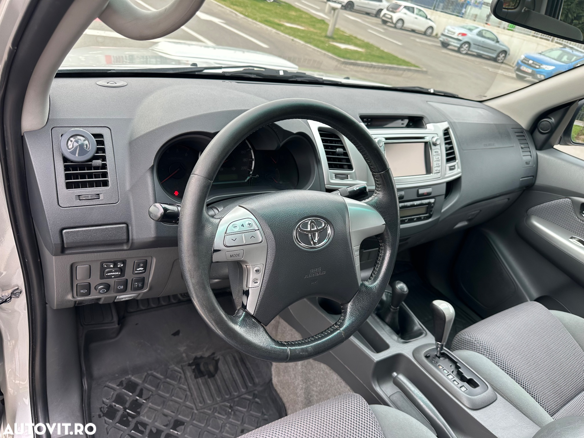 Toyota Hilux - 8
