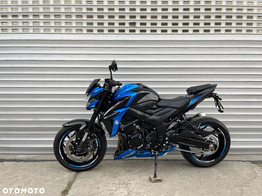 Suzuki GSX - 2