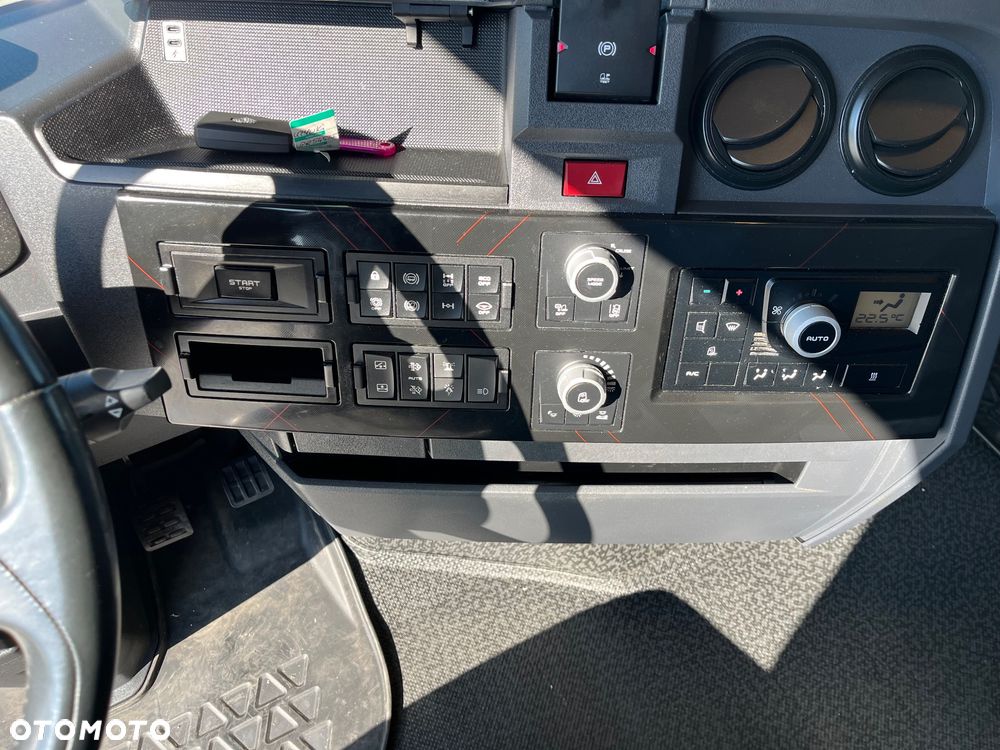Renault T520 High Sleeper Cab - 10