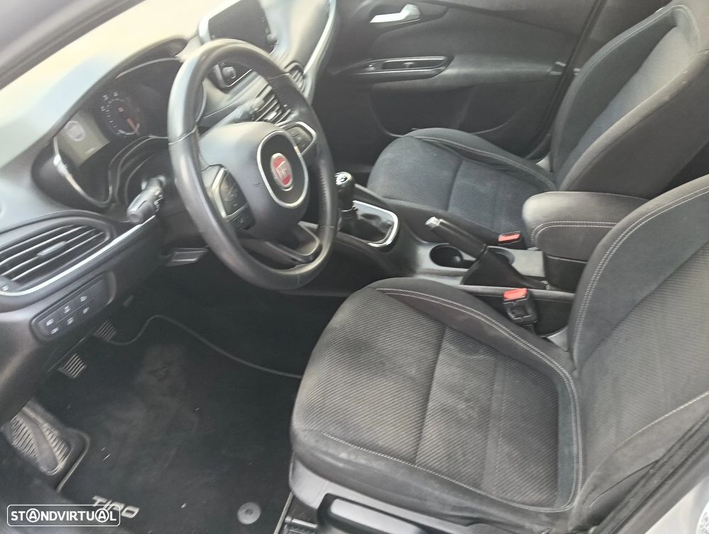 Fiat Tipo Station Wagon 1.3 M-Jet Lounge Tech J17 - 23