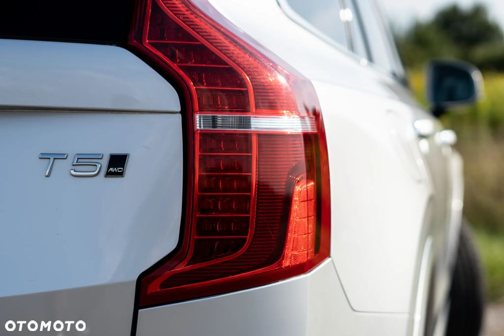 Volvo XC 90 T5 AWD Geartronic Momentum - 10