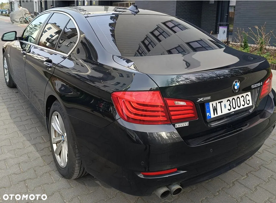 BMW Seria 5 528i xDrive Luxury Line - 7