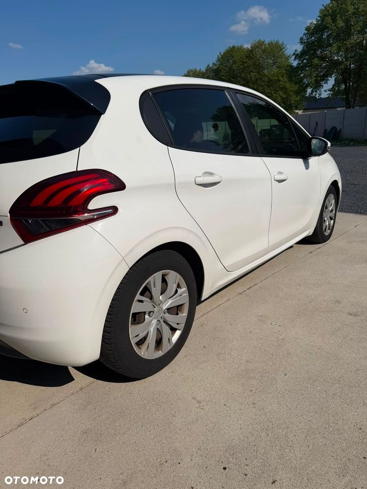 Peugeot 208 - 4