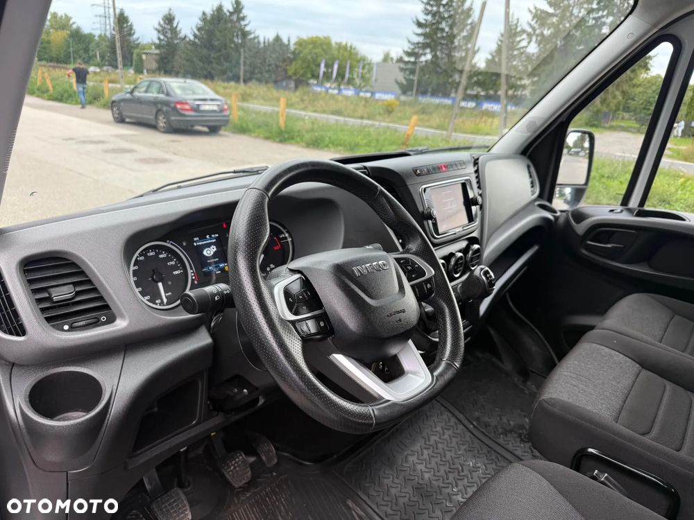 Iveco Daily 35S180, 3.0 180KM, Doka 7os., Niski przebieg, Zadbane - 14