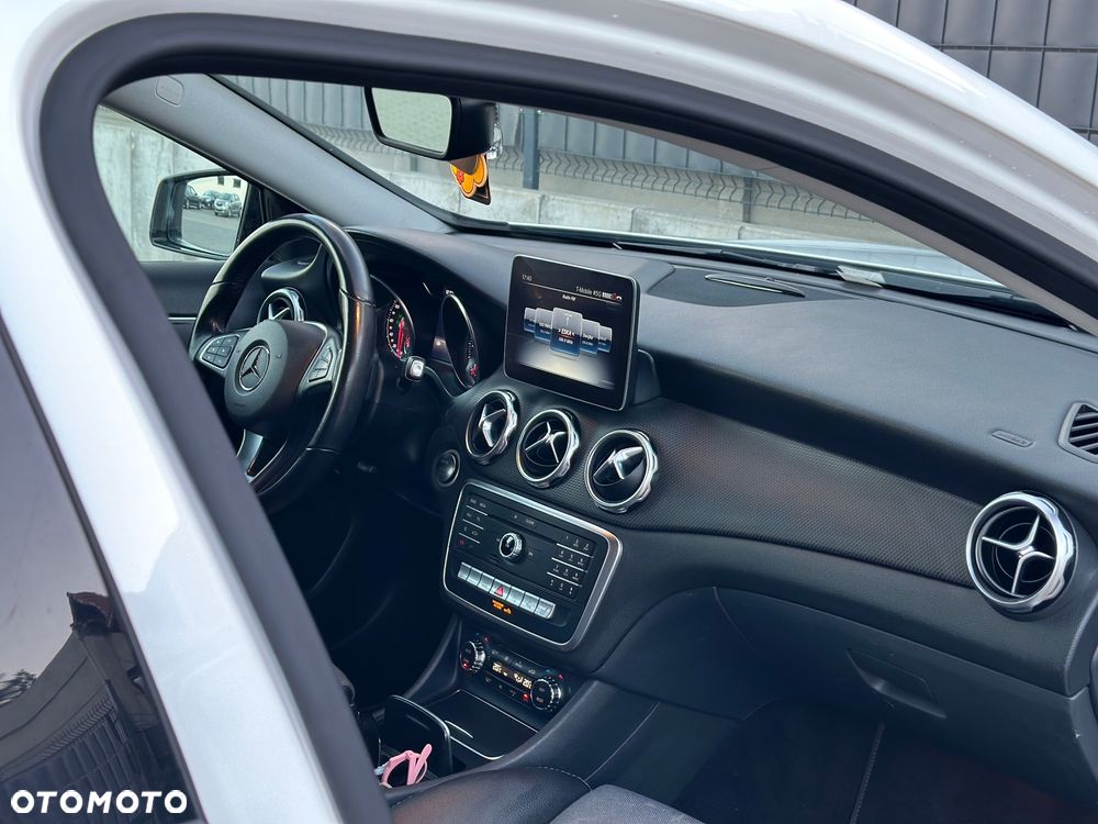 Mercedes-Benz GLA - 27