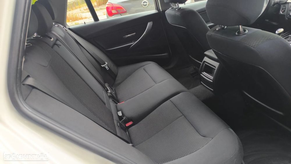 BMW 318 d xDrive Line Luxury - 14