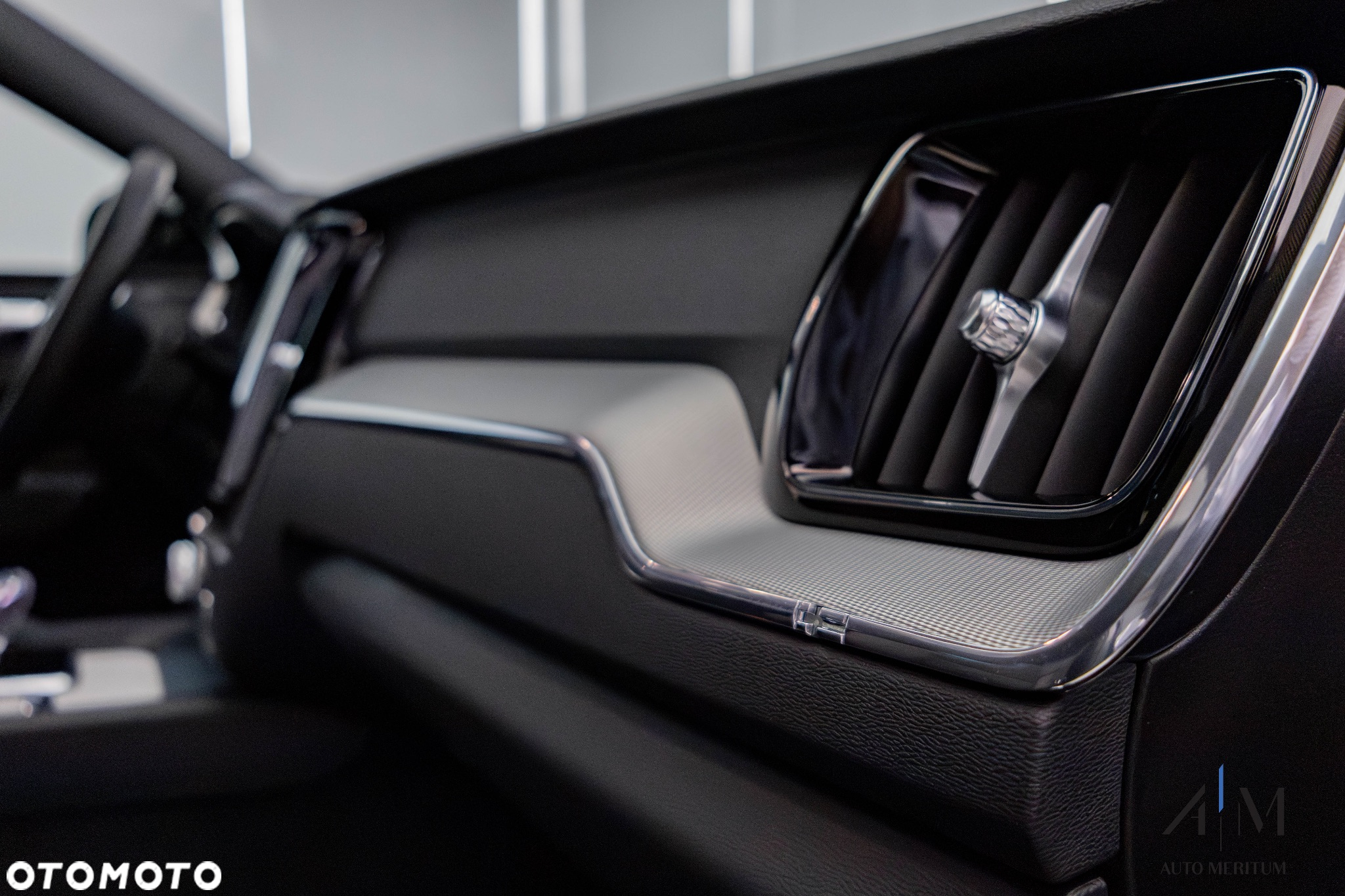 Volvo XC 60 B4 D AWD Plus Dark - 19