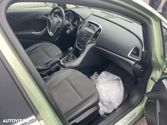 Dezmembrez Opel Astra J An 2012 Motor 1.7 Euro 5 - 3