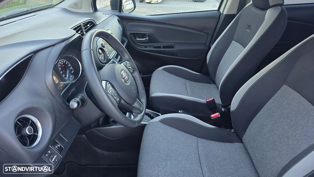 Toyota Yaris 1.5 HSD 20 Anos - 37