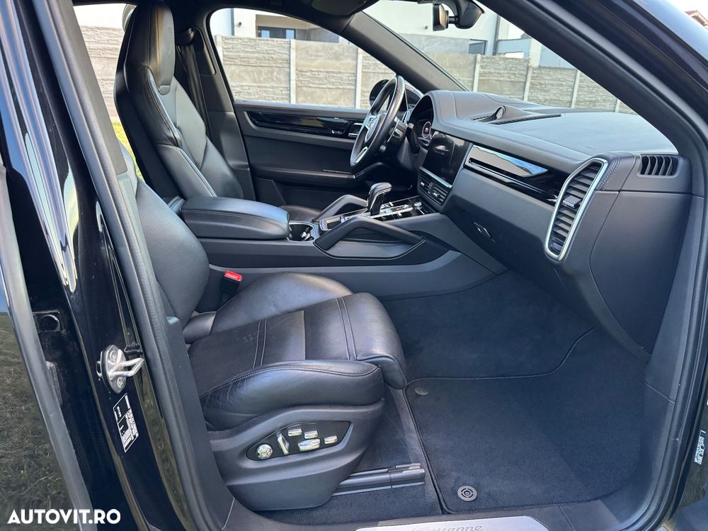 Porsche Cayenne Coupe E-Hybrid Tiptronic S Platinum Edition - 28