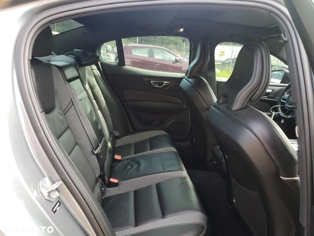 Volvo S60 T6 AWD R-Design - 10