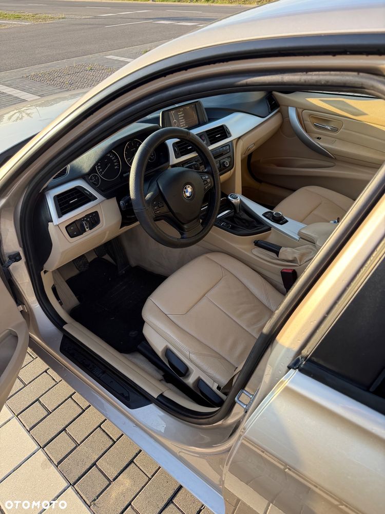 BMW Seria 3 318d - 5