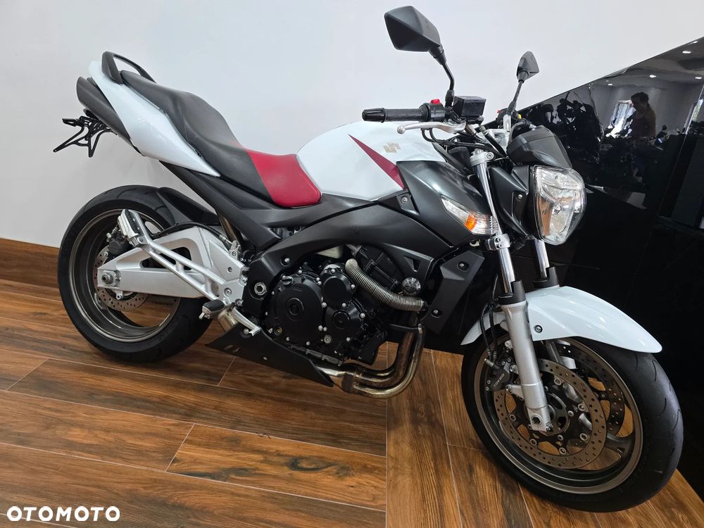Suzuki GSR - 1