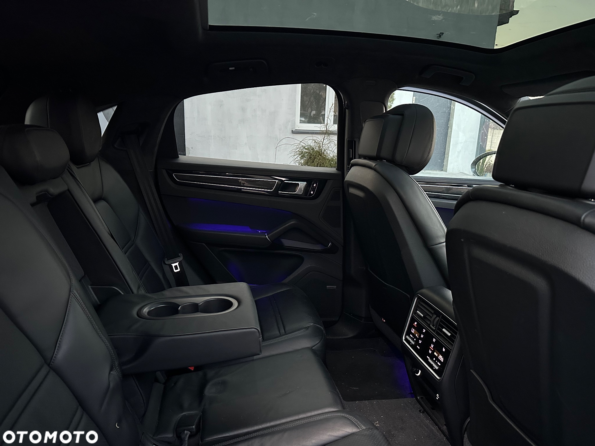 Porsche Cayenne Coupe E-Hybrid Platinum Edition - 27