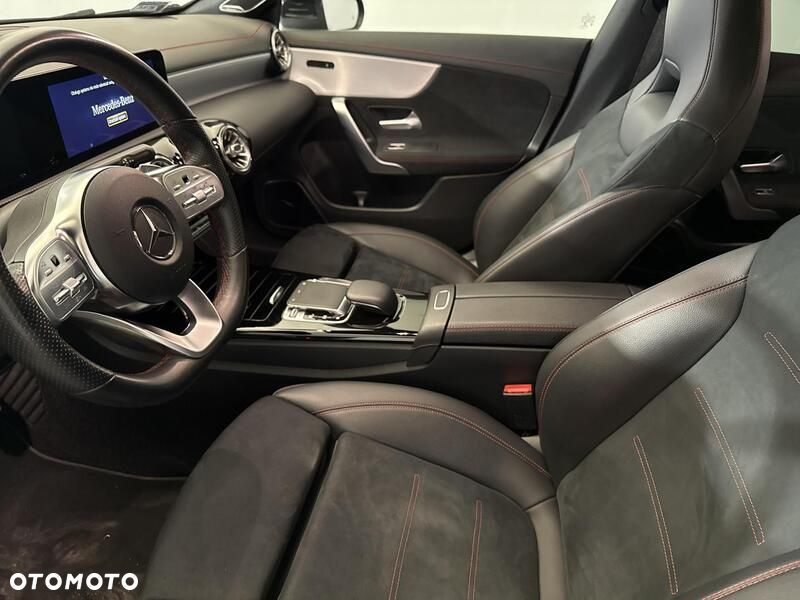 Mercedes-Benz CLA - 12
