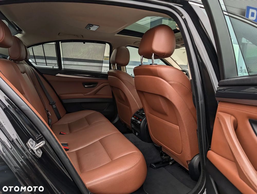 BMW Seria 5 525d xDrive Sport-Aut Luxury Line - 14