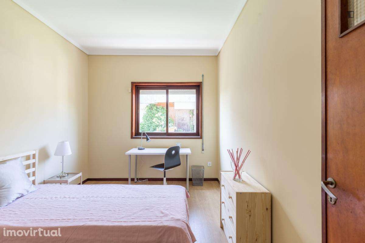 Quarto - localizado em São Mamede de Infesta Porto - Grande imagem: 2/15