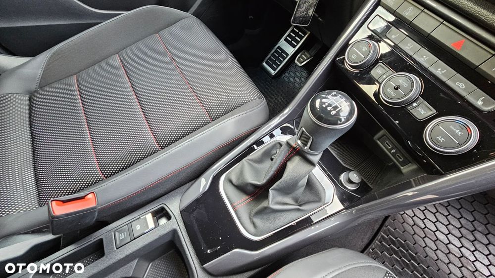 Volkswagen T-Roc 1.5 TSI ACT Premium - 22