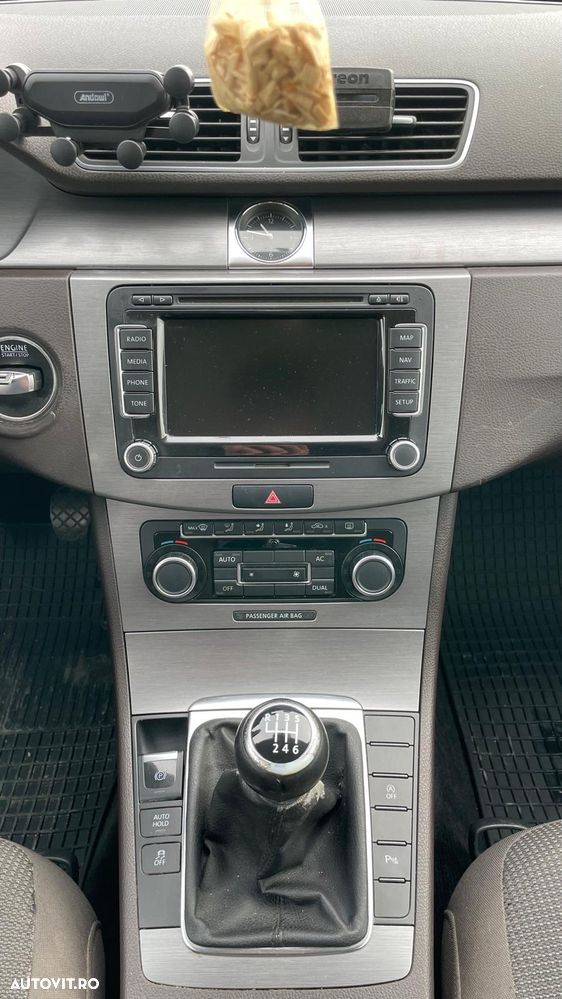 Volkswagen Passat 1.6 TDI BlueMotion Technology Comfortline - 6