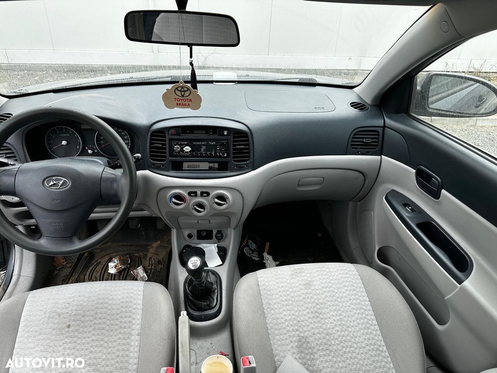 Hyundai Accent - 5