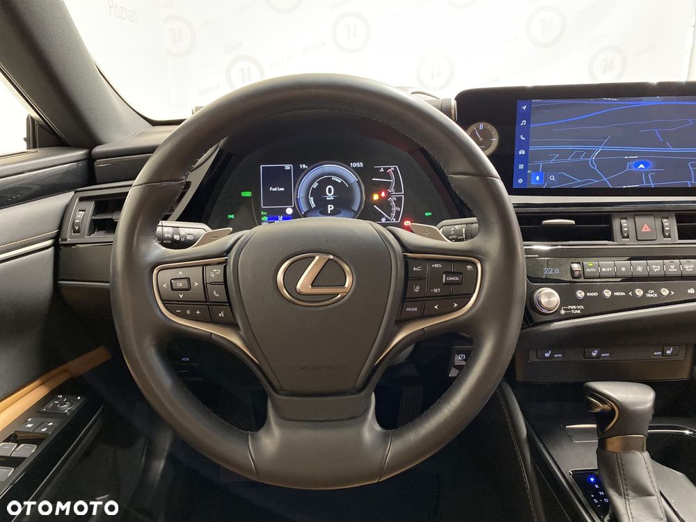 Lexus ES 300h F Sport Design - 10
