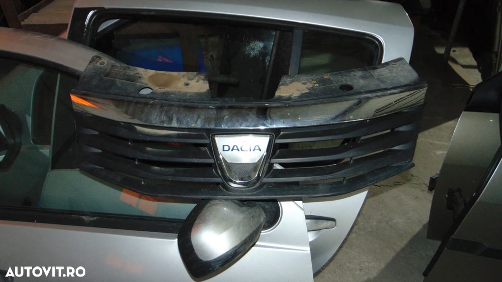 Grila bara fata Dacia Sandero an 2008-2012 - 2