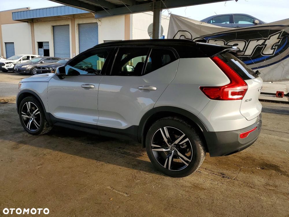 Volvo XC 40 T5 AWD Geartronic R-Design - 4