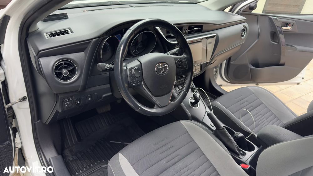 Toyota Auris 1.8 L VVT-i HSD Luna - 10