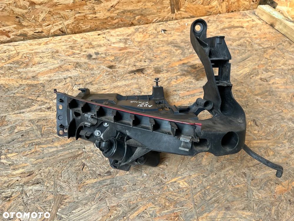 Ślizg mocowanie uchwyt SPRYSKIWACZ Prawy Audi A5 8T 8T0805608R 89392979