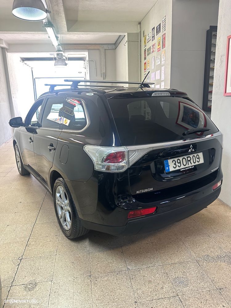 Mitsubishi Outlander 2.2 DI-D Instyle Navi Black Edition - 14