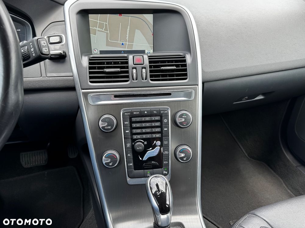 Volvo XC 60 D4 Geartronic Momentum - 34