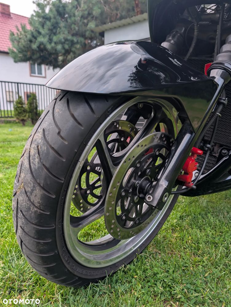 Kawasaki GTR - 13