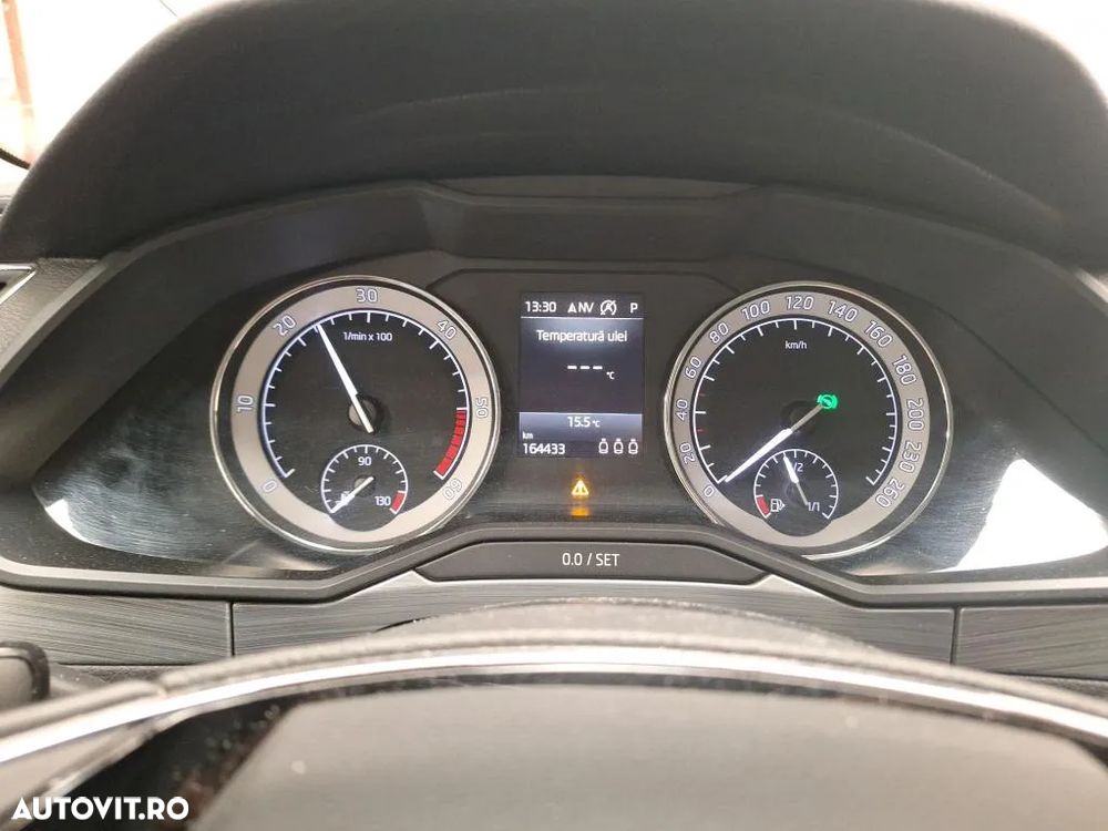 Skoda Superb Combi 2.0 TDI DSG Ambition - 8