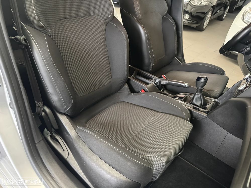 Renault Mégane ENERGY TCe 100 EXPERIENCE - 18