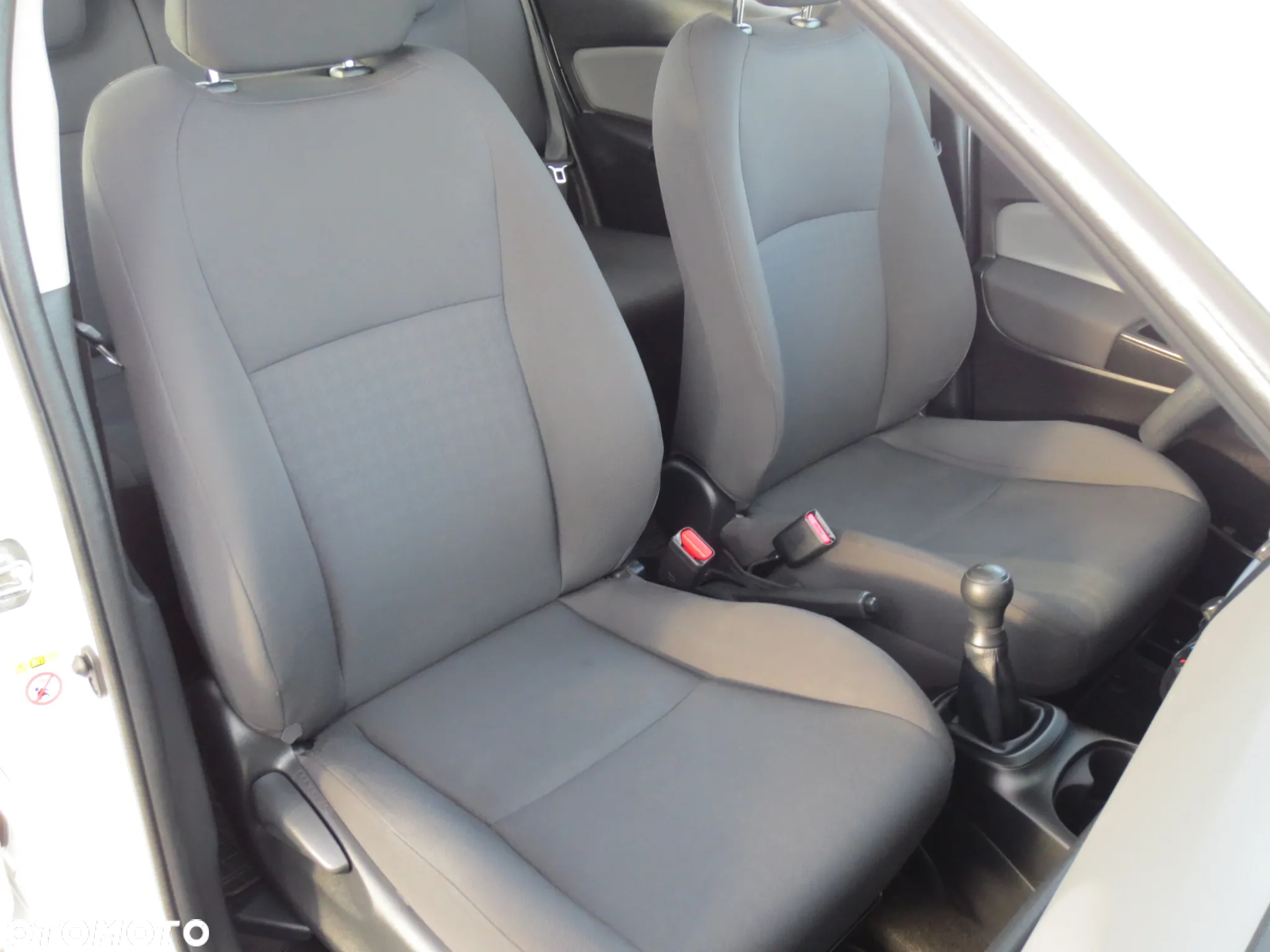 Toyota Yaris - 12