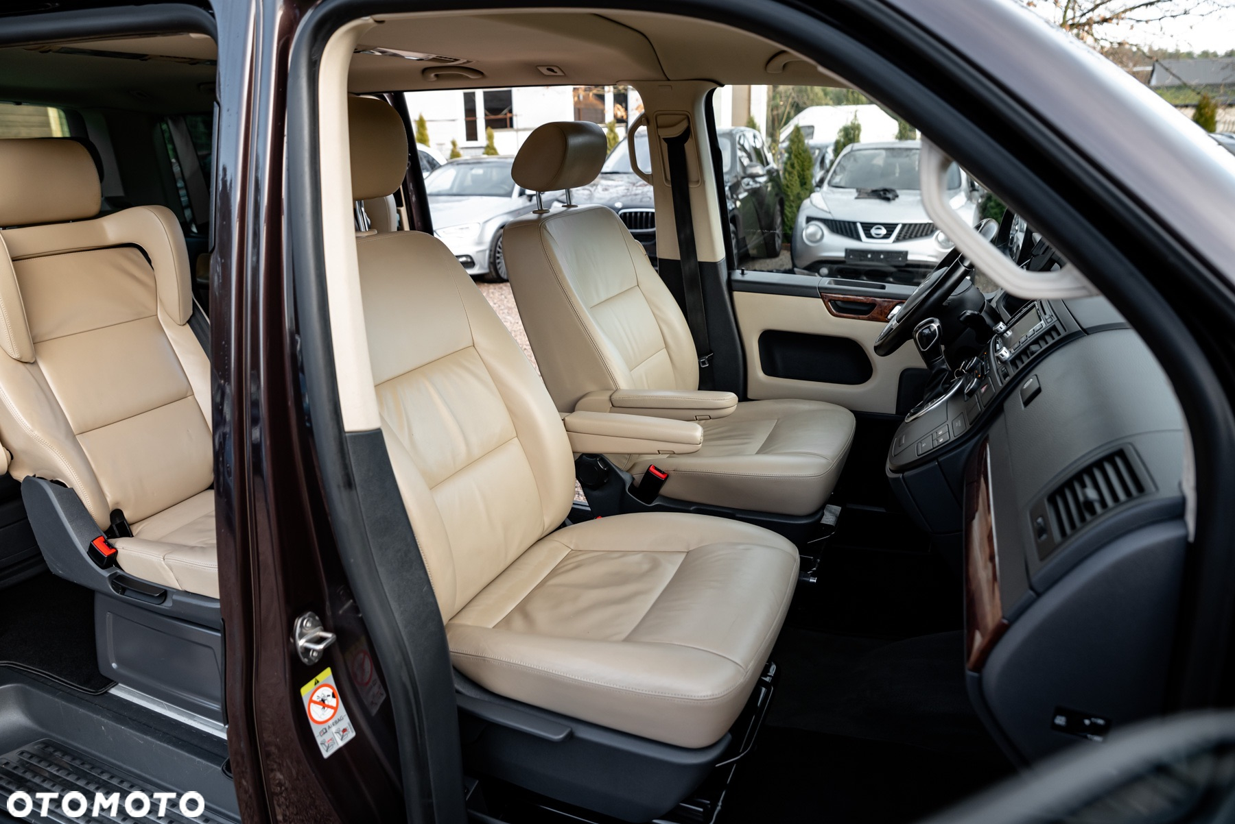 Volkswagen Multivan - 37