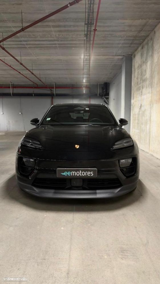 Porsche Macan Electric 4 - 6