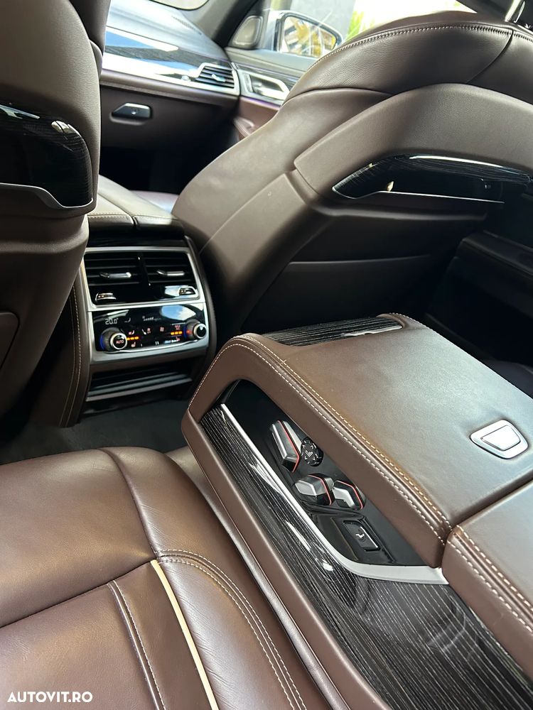 BMW Seria 7 745e - 30