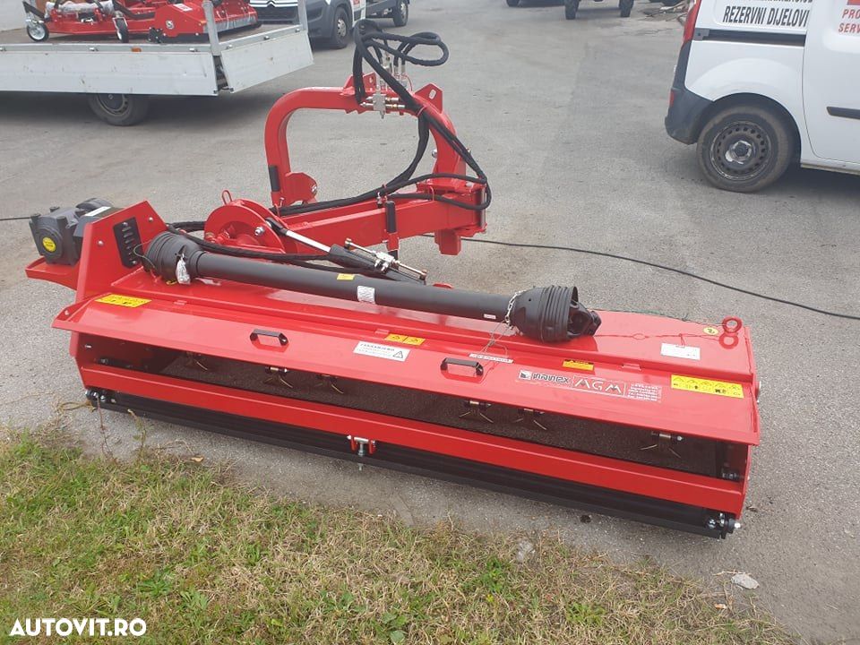 Tocatoare resturi vegetale dezaxabila tractor - 1