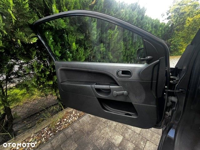 Ford Fiesta 1.3 Ambiente - 16