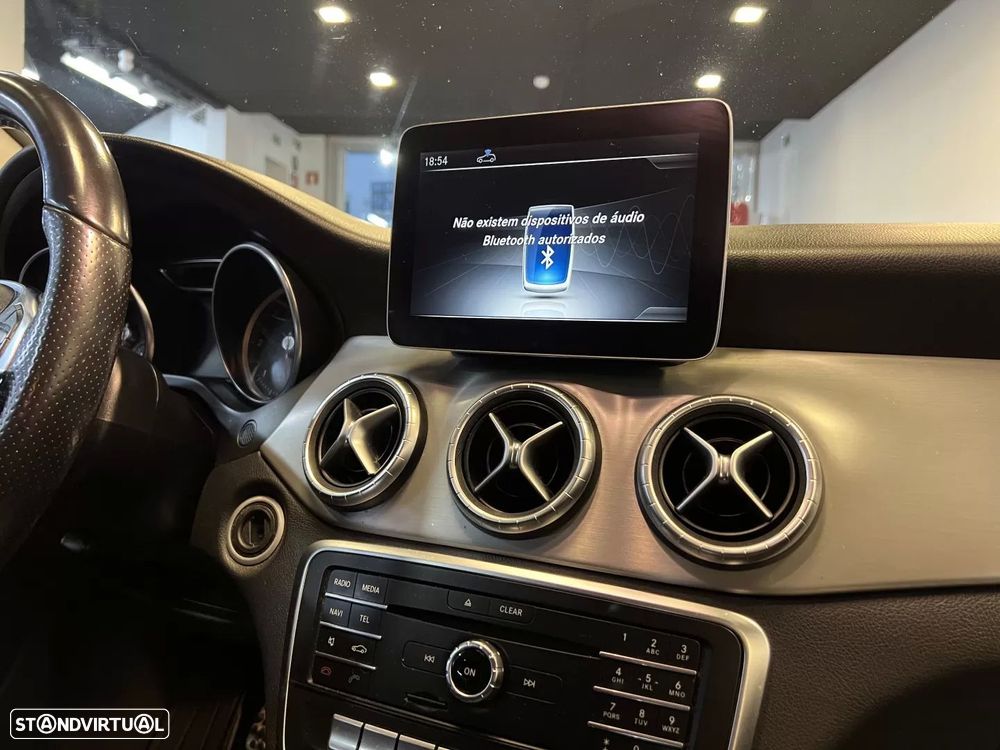 Mercedes-Benz CLA 200 d Shooting Brake AMG Line - 18