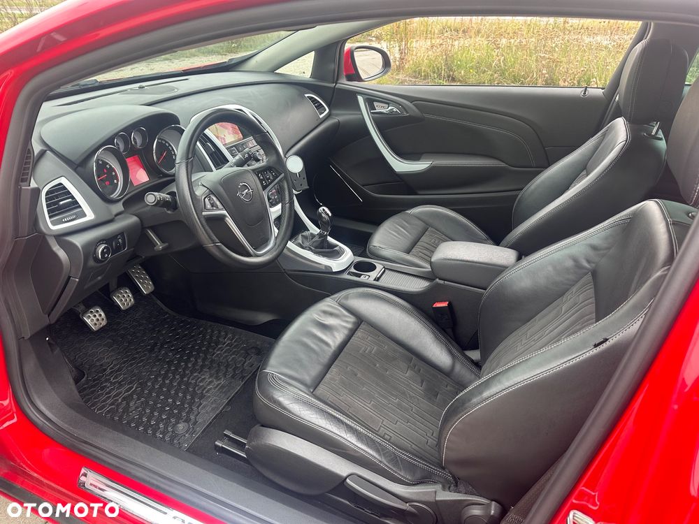 Opel Astra GTC 1.6 Turbo Cosmo - 16