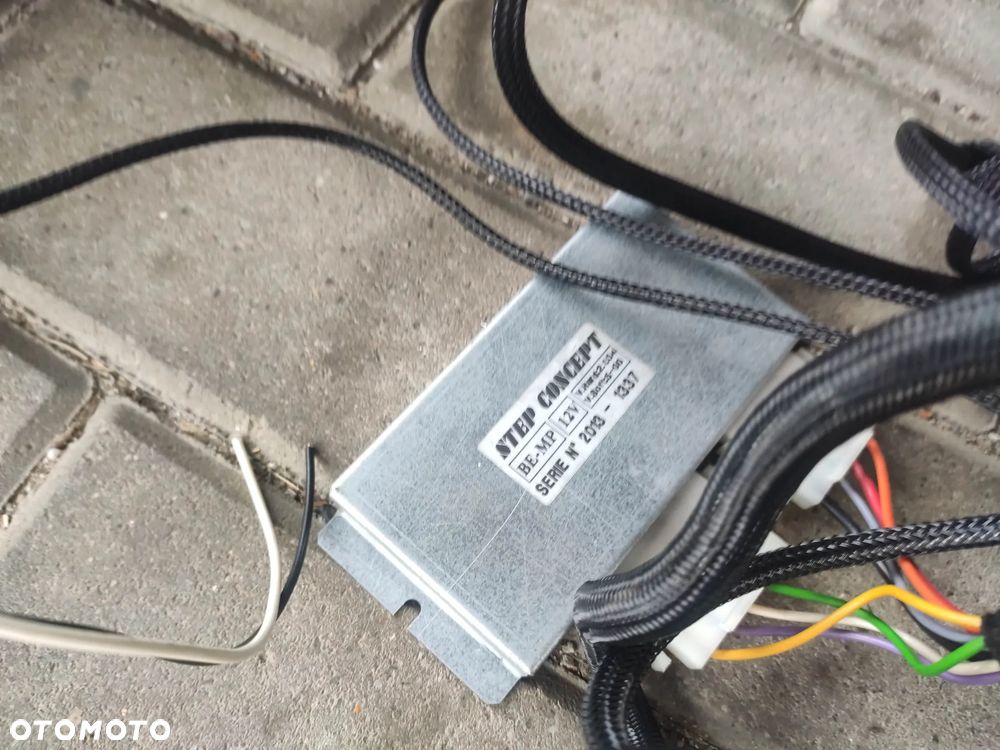 Podest stopień wysuwany elektrycznie instalacja Renaul Trafic Opel  Vivaro - 5