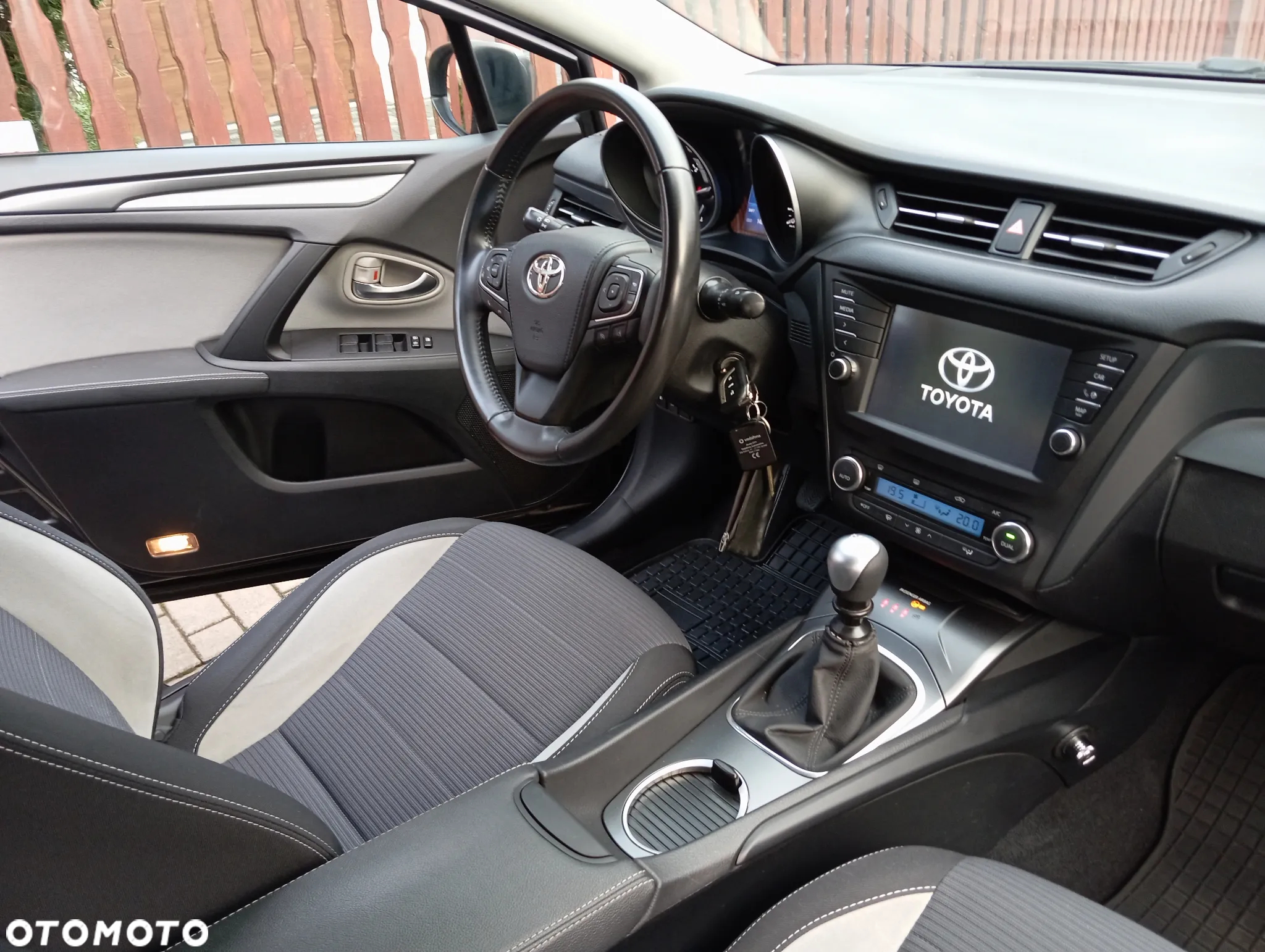 Toyota Avensis 1.8 Prestige - 24