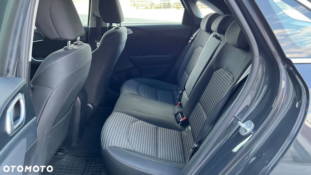 Kia Ceed 1.5 T-GDI M - 11