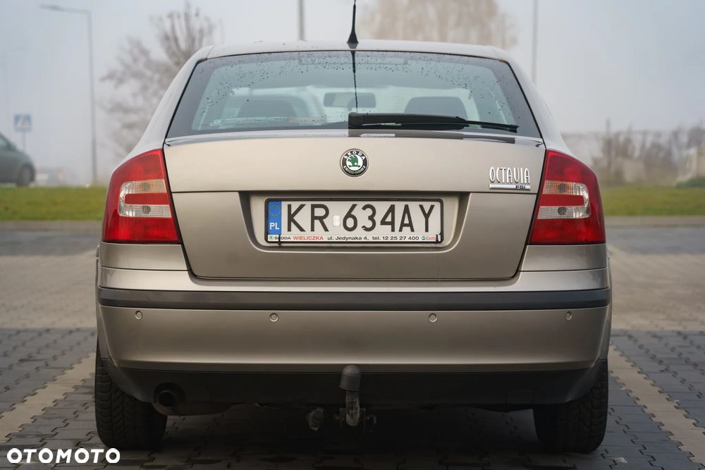 Skoda Octavia 1.6 FSI Ambiente - 4