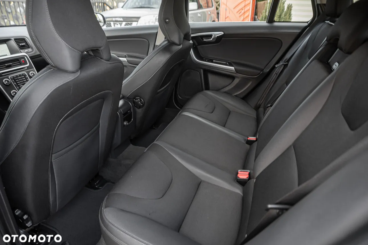 Volvo V60 D4 Momentum - 18