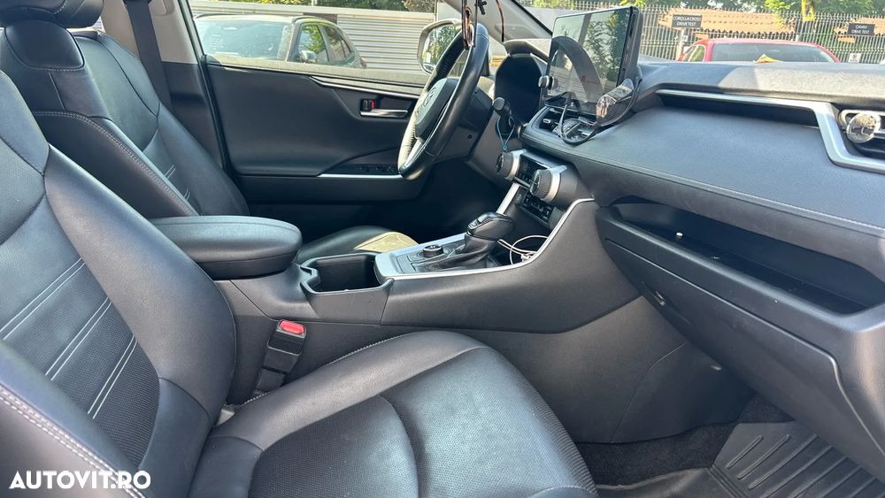 Toyota RAV4 - 6