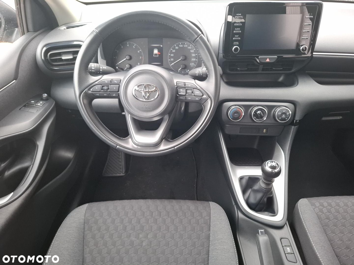 Toyota Yaris - 10