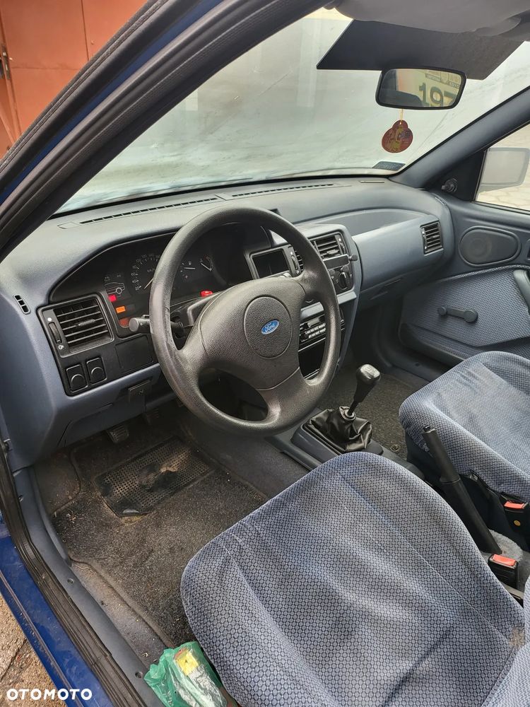 Ford Escort - 7